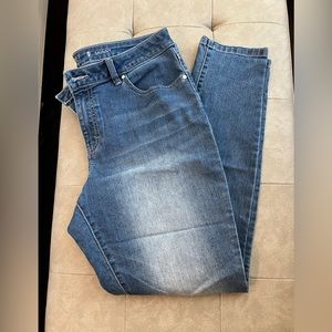 Jennifer Lopez jeans. Originally from Kohls. Gently used.